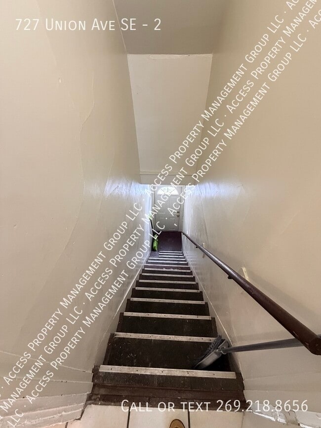 Building Photo - 727 Union Ave SE