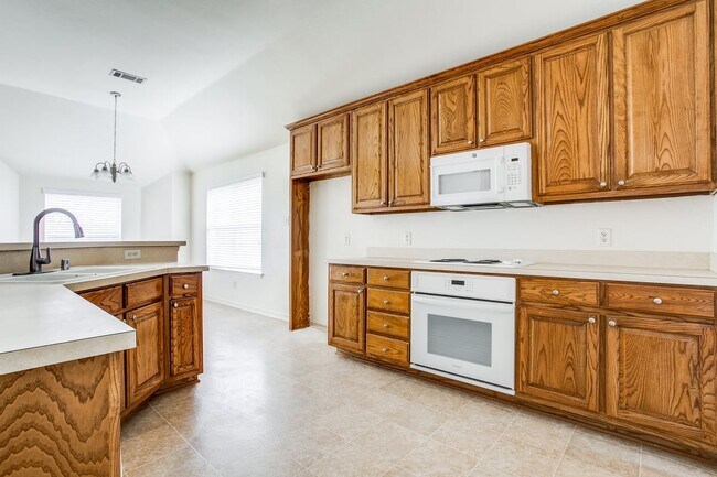 Building Photo - 7740 Summerbrook Cir