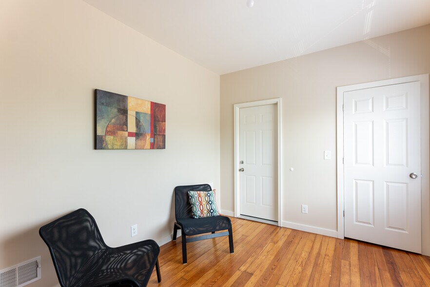 Building Photo - 718 Hazelwood St