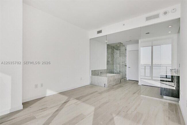 Building Photo - 480 NE 31st St