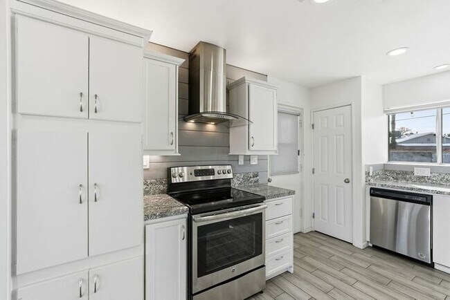 Building Photo - Spacious 3-Bed, 2-Bath East Tucson Home with Large Yard & Open Layout