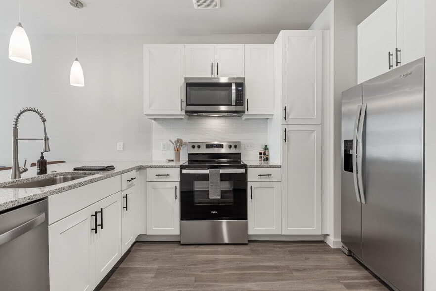 Building Photo - 5820 1/2 Cameron Road-SI FL1-ID1303397P