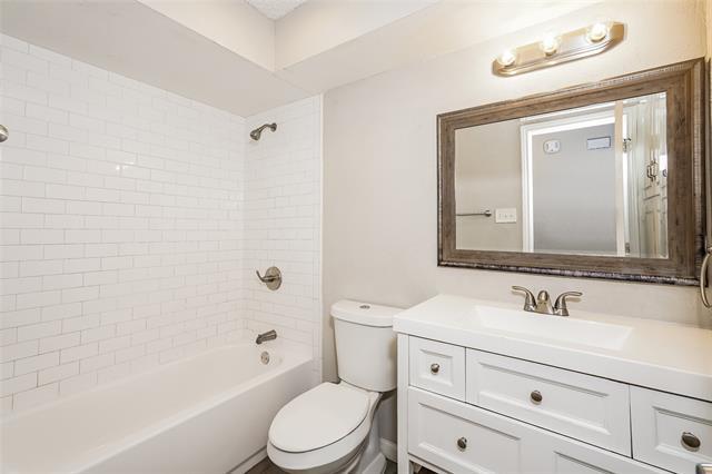 Building Photo - 827 San Juan Dr