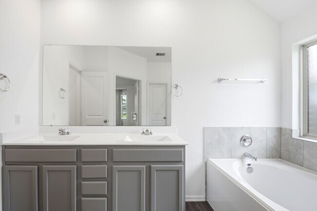 Building Photo - 9327 Clearwater Bluff Ln