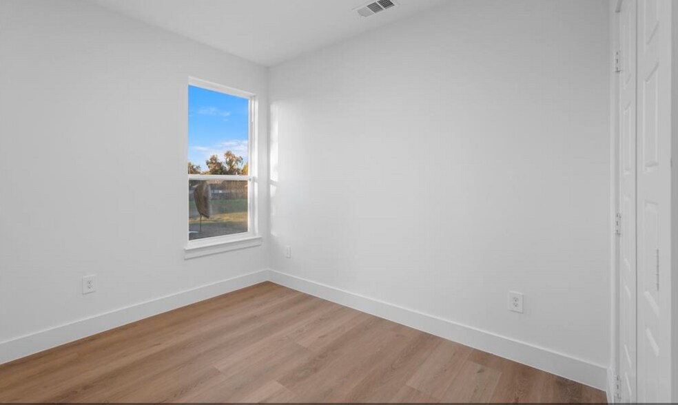 Building Photo - 2713 1st Ave
