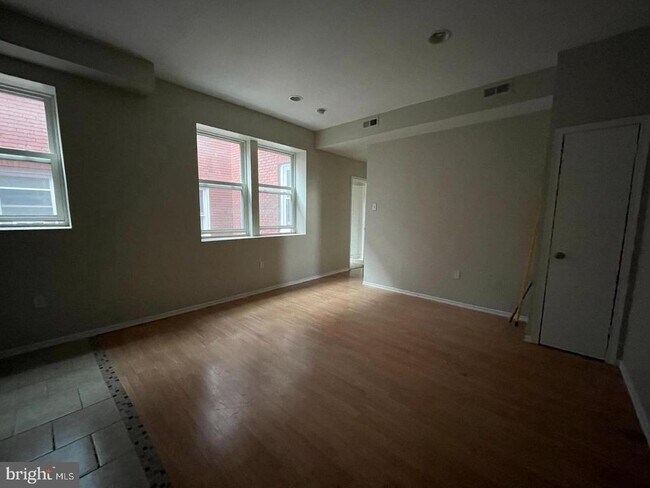 Building Photo - 4728 Chestnut St