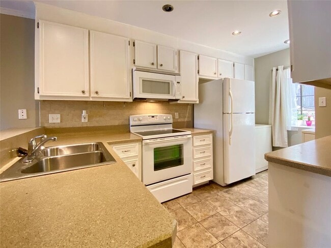 Building Photo - 1804 Capital Pkwy