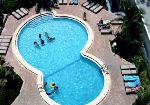 Swimming pool - 4001 S Ocean Dr