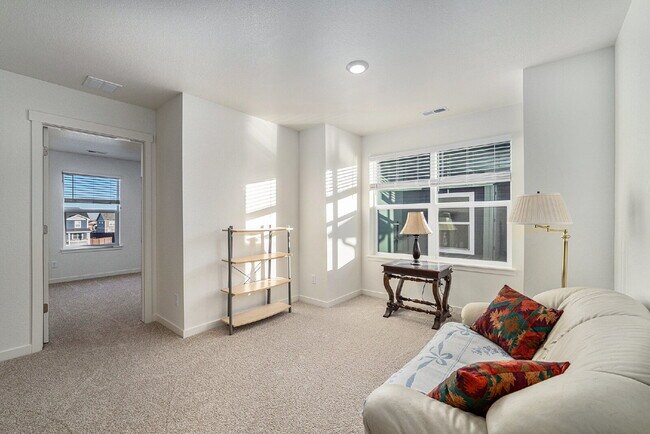 Building Photo - Limited Time Rent Special for this Immacul...