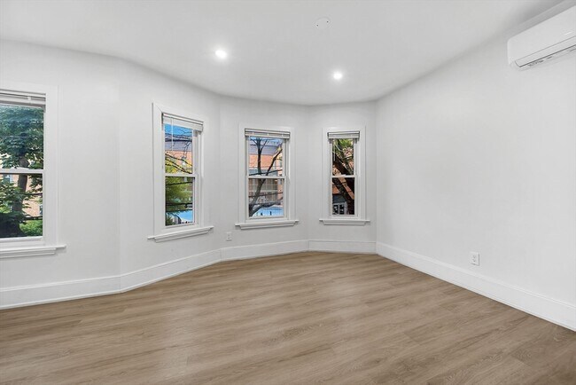 Building Photo - 92 Willow St