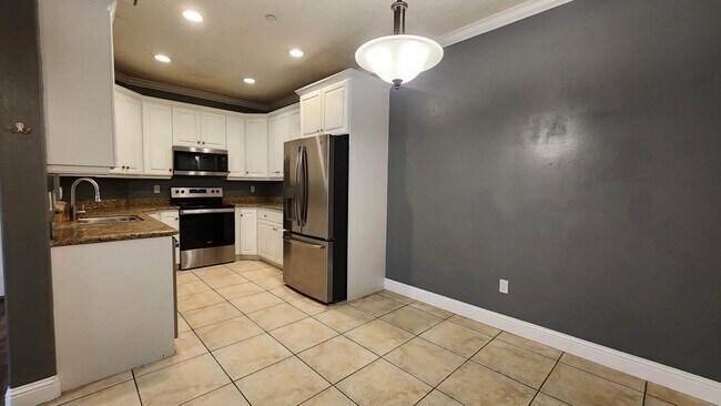 Building Photo - Large Renovated Orem Condo for Rent