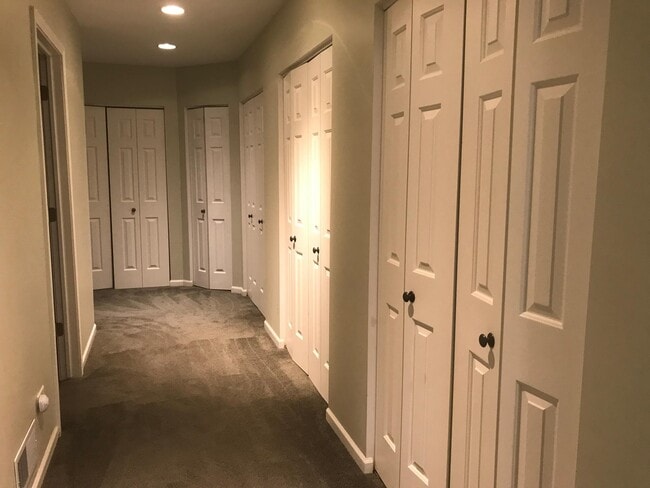 Building Photo - 306 Vintage Ln