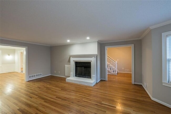 Building Photo - 4648 Calumet Cir NW