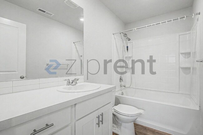 Building Photo - Unit