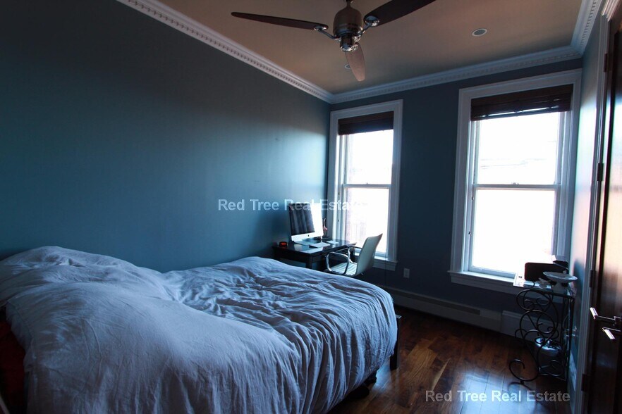 Building Photo - 483 Beacon St