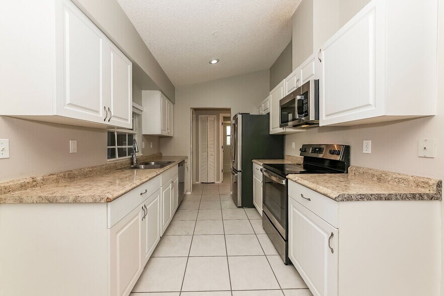 Building Photo - 6202 65th Ct E