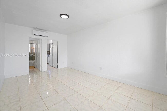 Building Photo - 550 NE 82nd Terrace