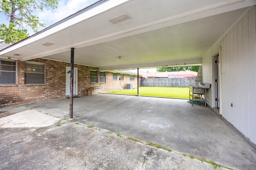 Building Photo - 12114 Tams Dr