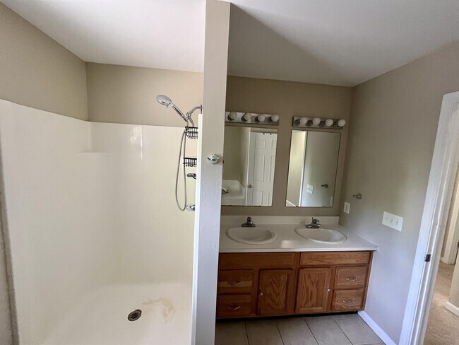 Building Photo - 911 Old Hickory Ln