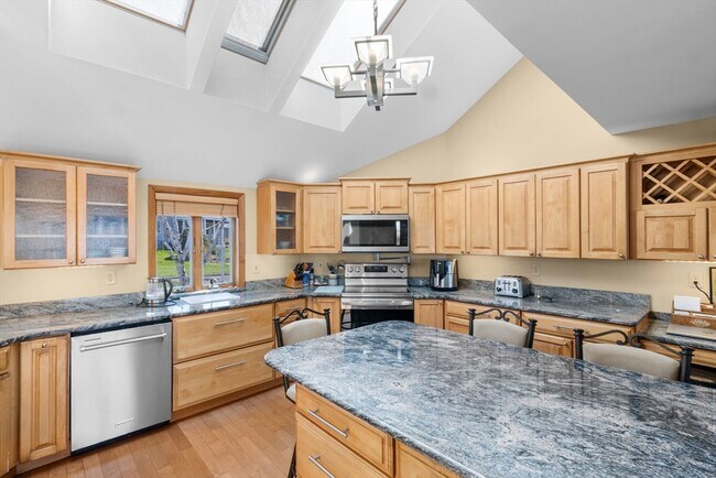 Building Photo - 2 Windward Way