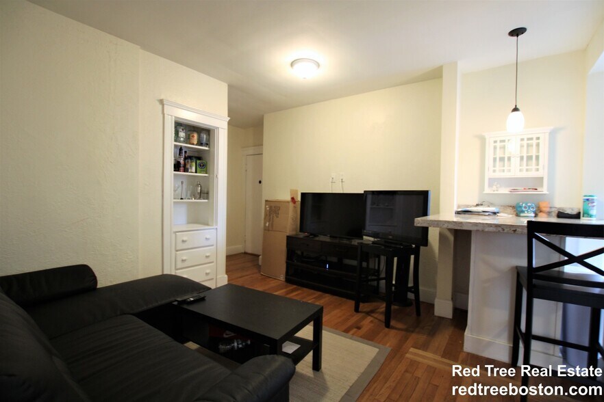 Building Photo - 2009 Commonwealth Ave