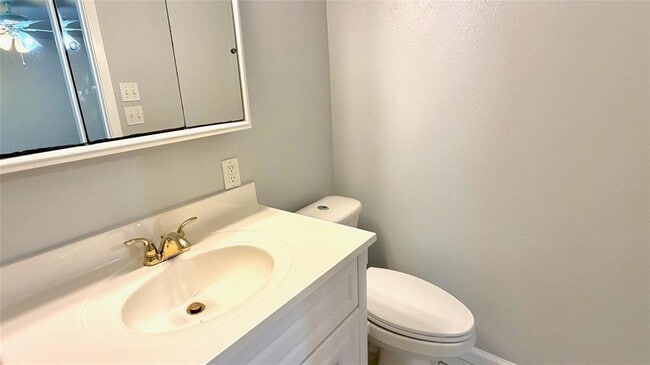 Building Photo - 5213 Halmark Dr