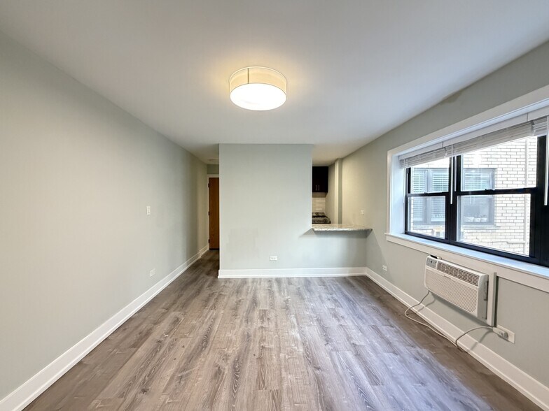 Building Photo - 503 W Barry Ave