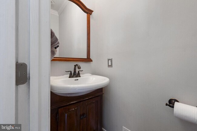Building Photo - 608 Talmadge Ct SE
