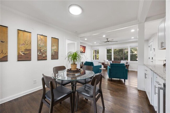 Building Photo - 1290 Glen Forest Way