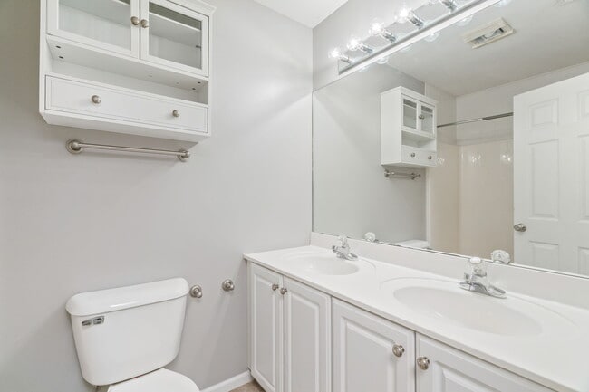 Building Photo - 2761 Dee Peppers Dr