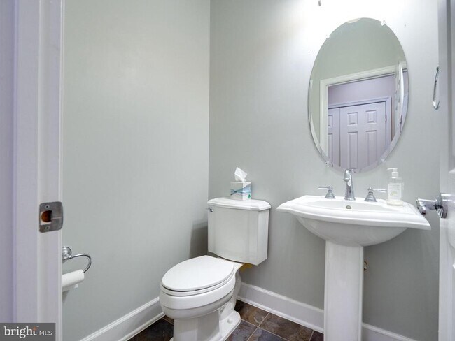 Building Photo - 41397 Windybush Dr