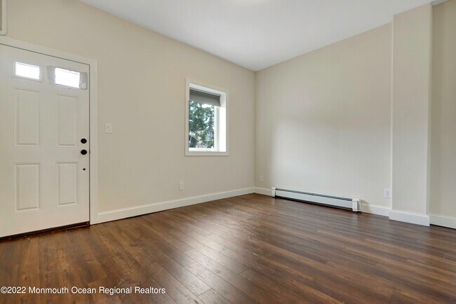 Building Photo - 3022 S Wood Ave