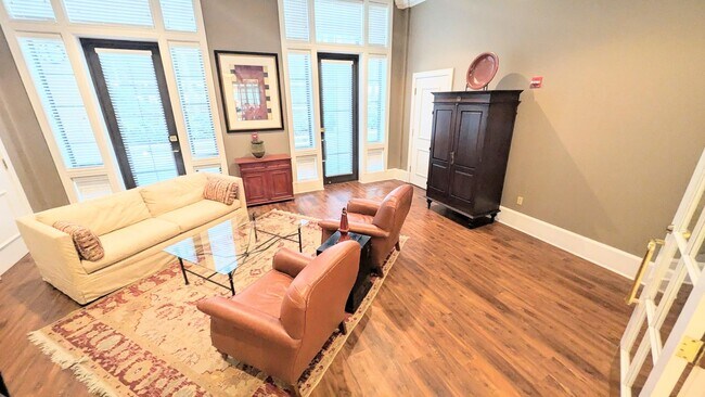 Building Photo - Annual (furniture Optional) furnished/Seasonal/short term 2 bedroom 2 bath In the Renaissance