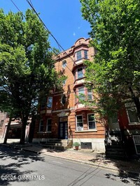 Building Photo - 51 Elm St