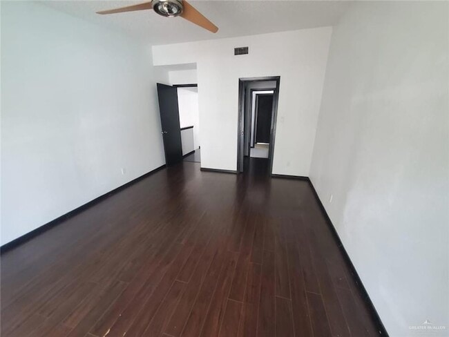 Building Photo - 120 Sunflower Ave