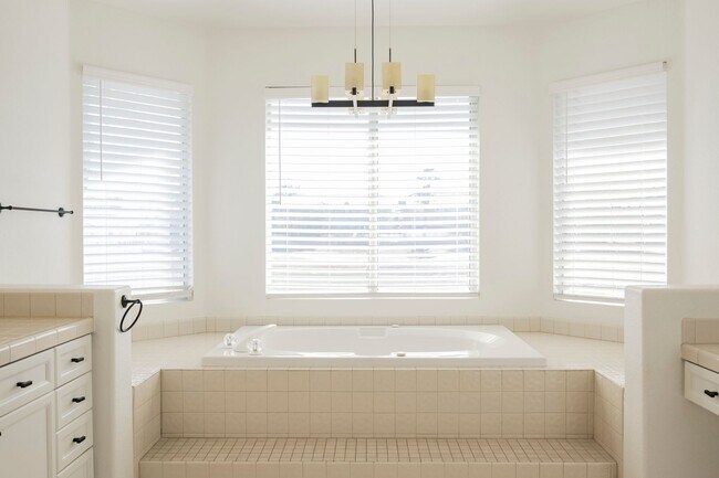 Building Photo - Luxury Home located in Henderson