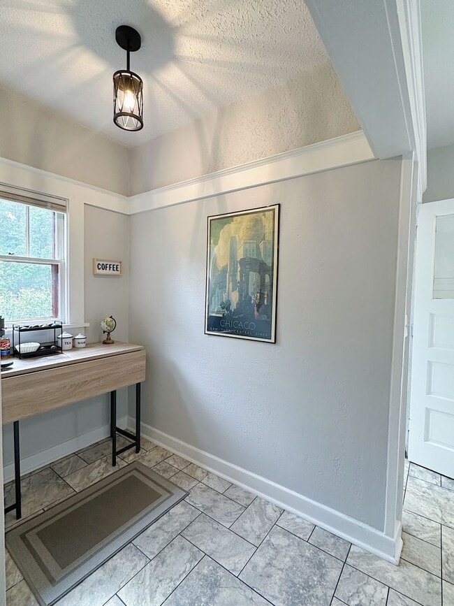 Building Photo - Charming Furnished 3BR/2BA Duplex in Histo...