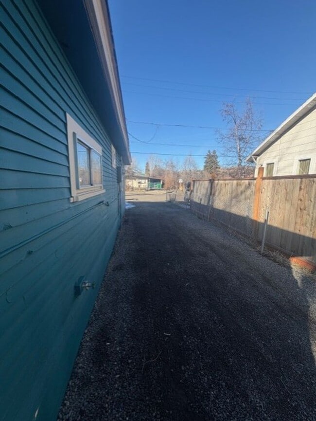 Building Photo - Beautifully Remodeled 3 Bedroom, 1 Bath Home – Move-In Ready!