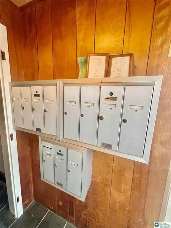 Building Photo - 20 W Main St