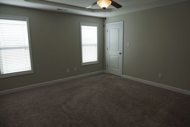 Building Photo - 3 Bedroom 2 Full bathrooms w/ Bonus room in Richlands!