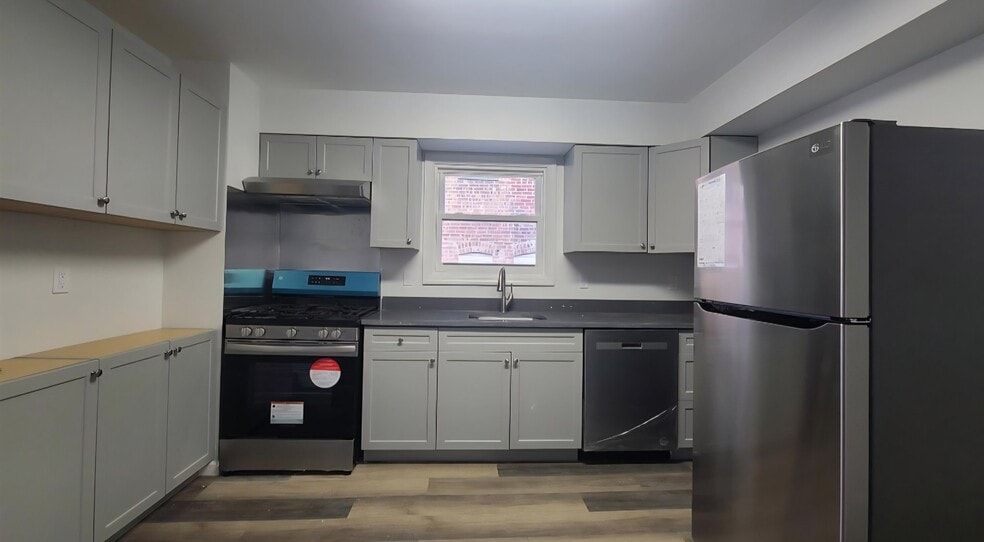 Building Photo - 150 New York Ave