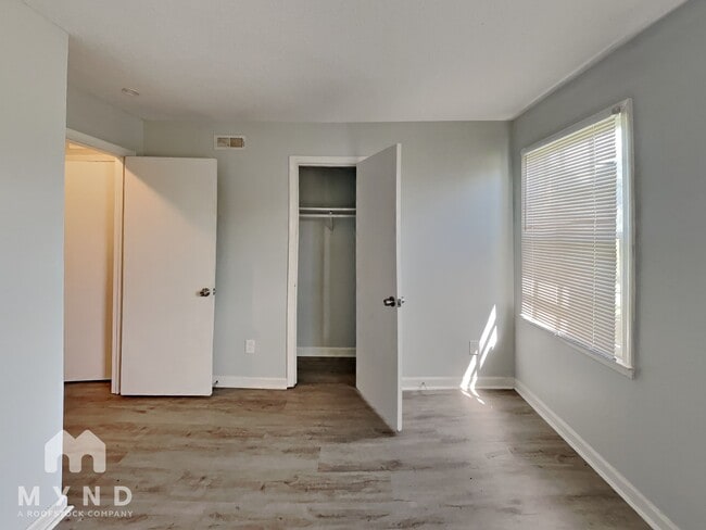 Building Photo - 4815 S Singing Woods Pl
