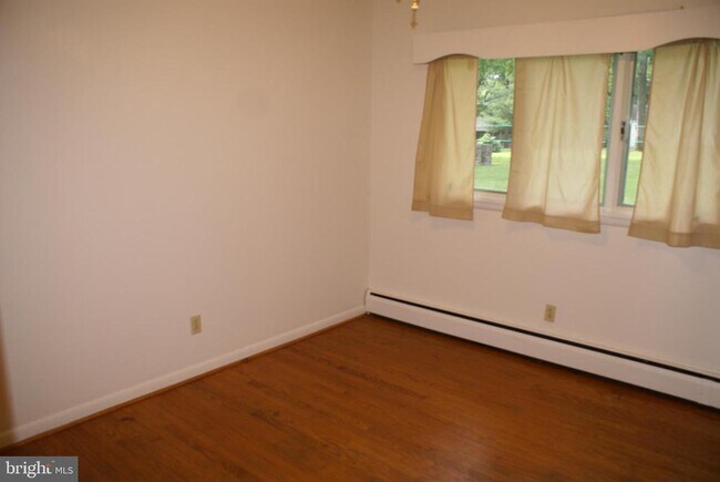 Building Photo - 6056 Lincoln Way W