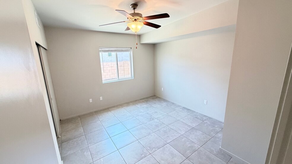 Building Photo - 3026 N Dasylirion Dr