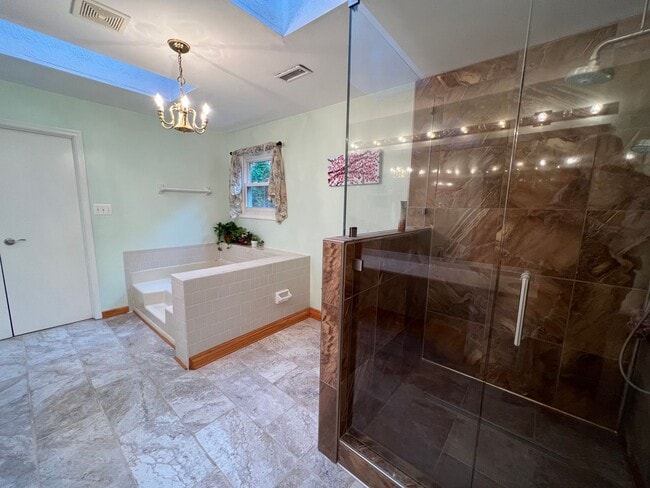 Building Photo - ***Coming Soon*** Spectacular 3 Bed 3.5 Bath Brick Home in Scenic Riverview Estates