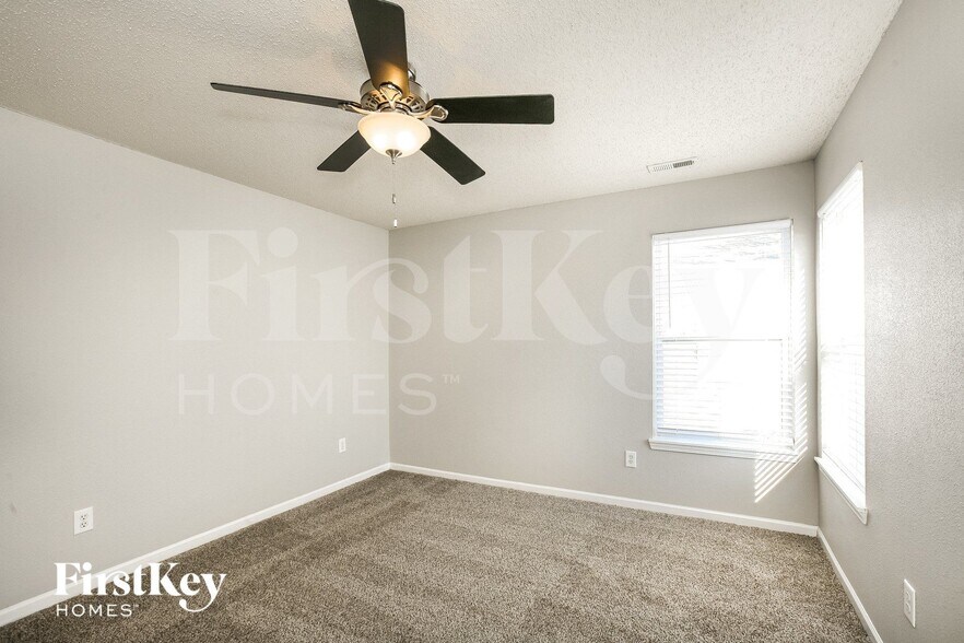 Building Photo - 15442 Ten Point Dr