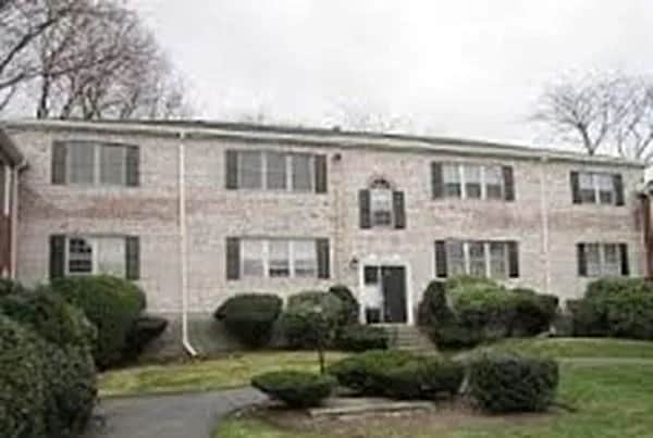 Building Photo - 124 Lake Shore Rd