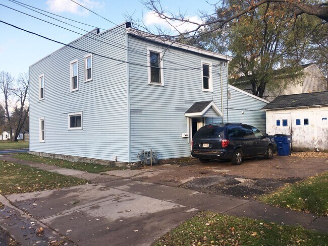 Building Photo - 301 Weston Ave
