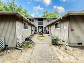 Building Photo - 2 bedroom apartment in Salem!