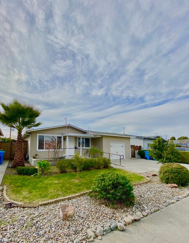 Primary Photo - 622 Los Padres Blvd